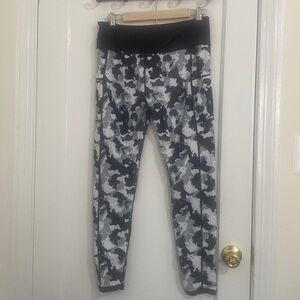 CVG Constantly Varied Gear Reversible Leggings Camo Pockets